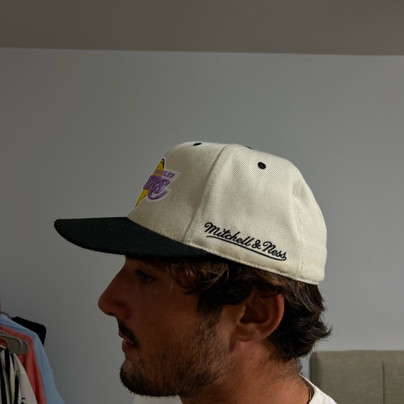 LAKERS hat - Picture 7 of 12